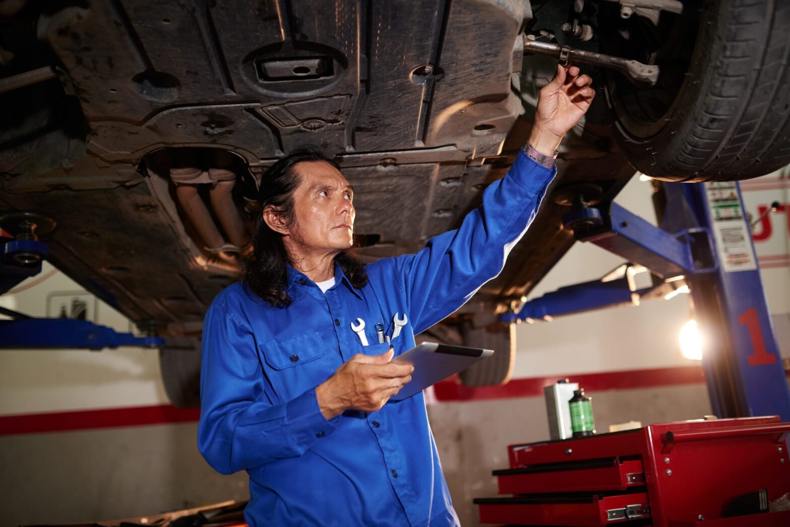 Do you know what to look for when hiring a diesel mechanic near me?