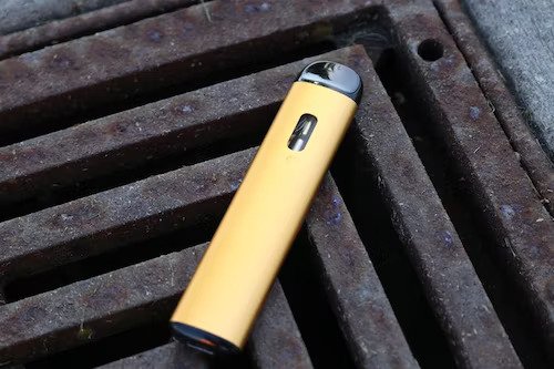 Making the Switch: Why Choose Disposable Vapes Over Traditional Vaping Devices?